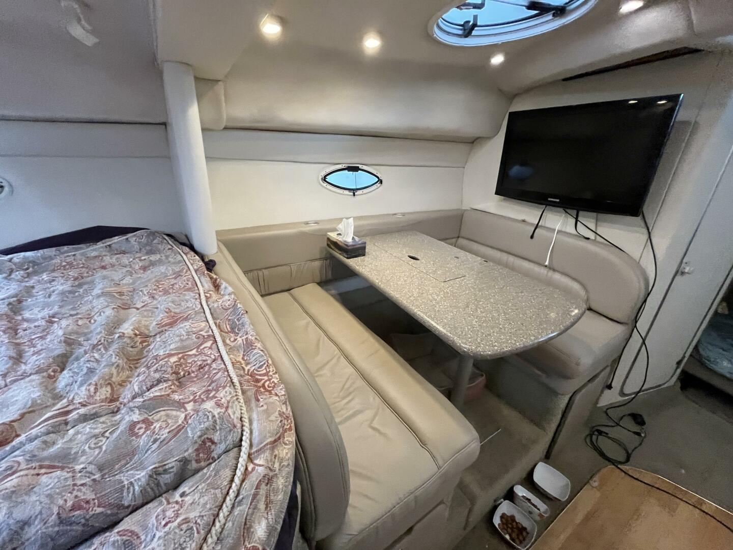 Low Fuss 33ft Maxum Yacht For Sale