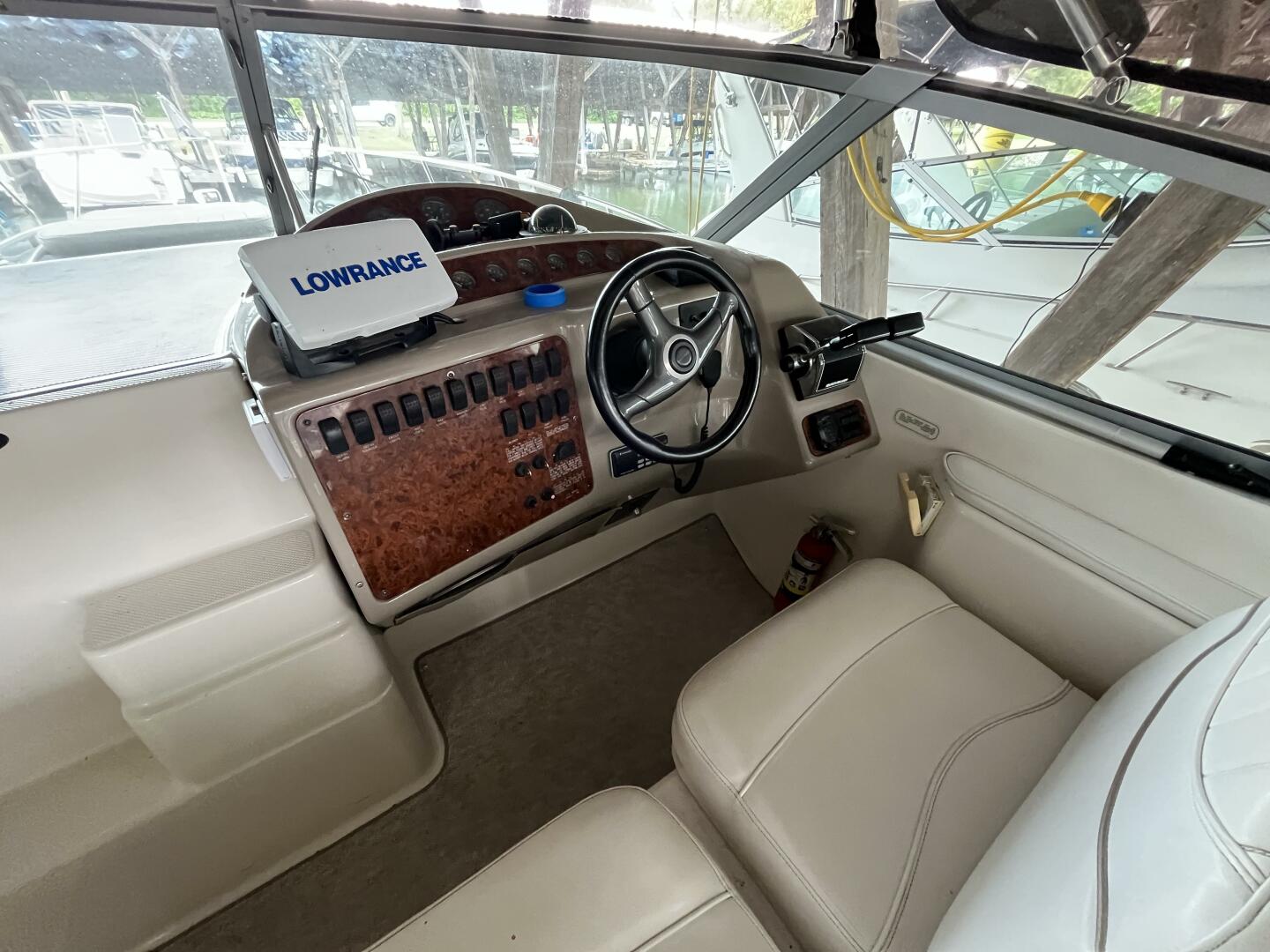 Low Fuss 33ft Maxum Yacht For Sale