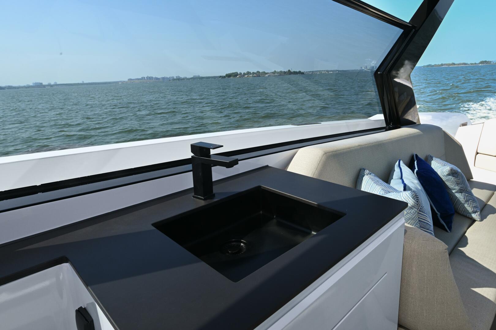 TAKE IT EASY V 58ft Vanquish Yachts Yacht For Sale