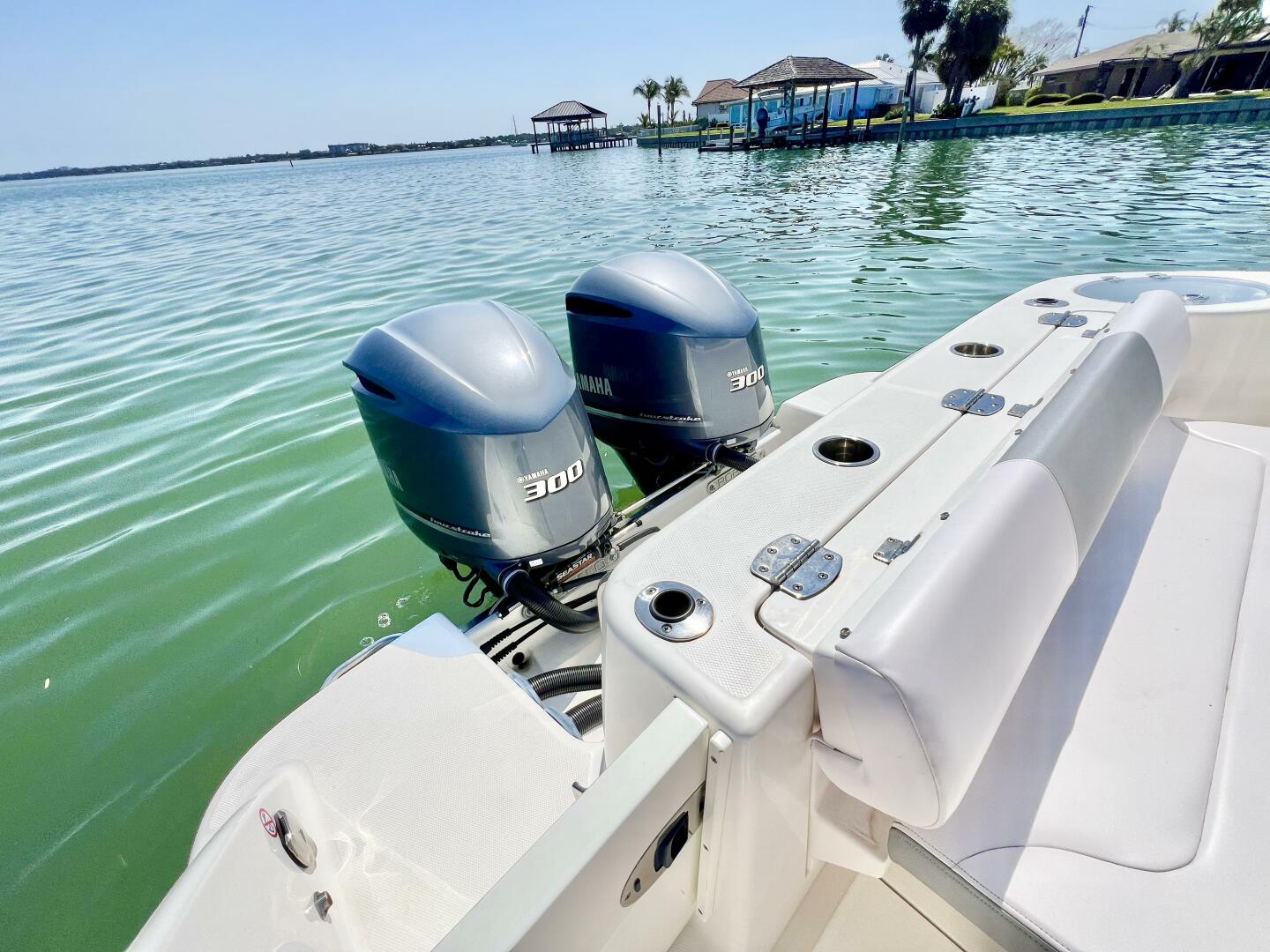 30ft Robalo Yacht For Sale