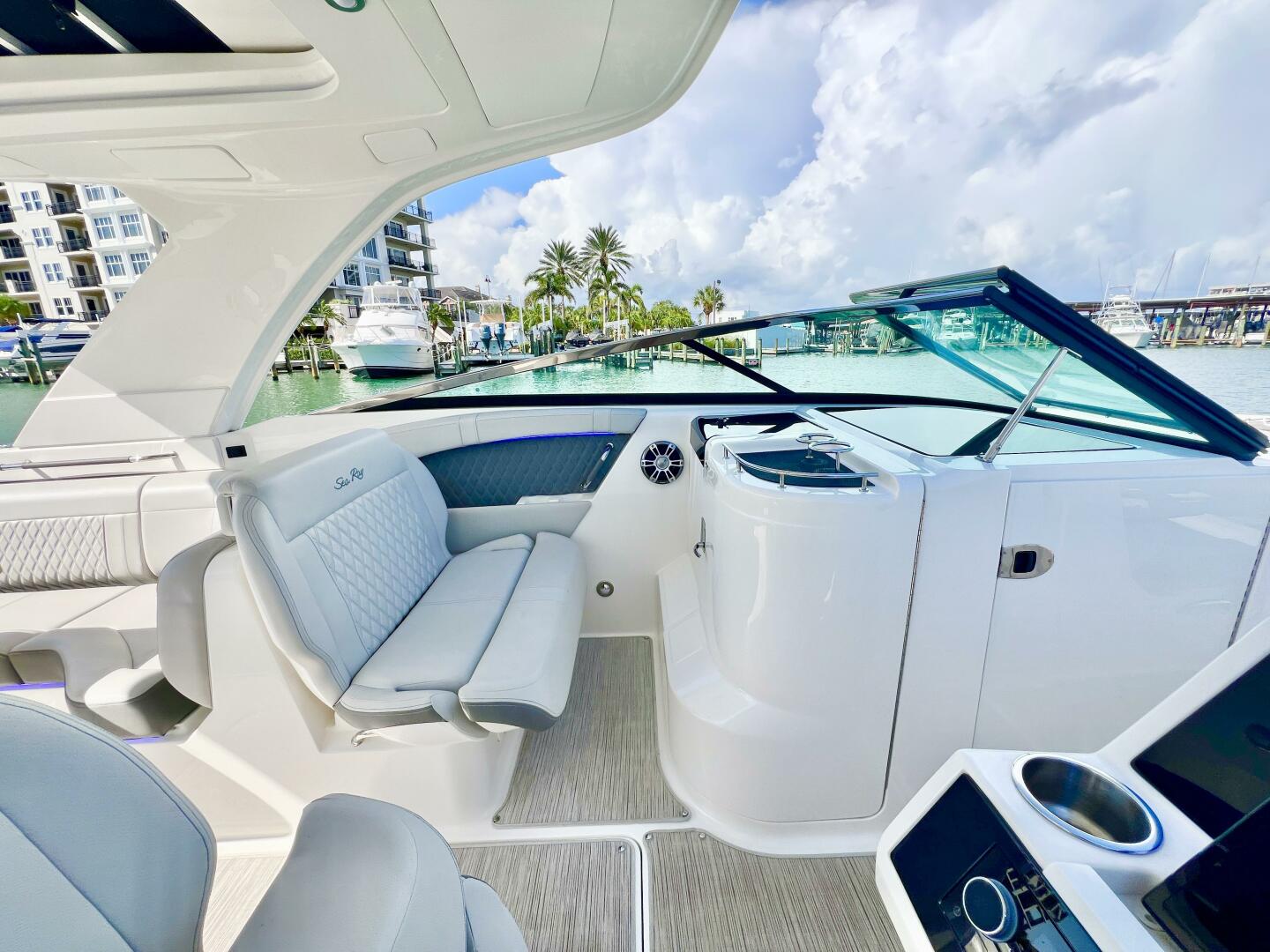 35ft Sea Ray Yacht For Sale