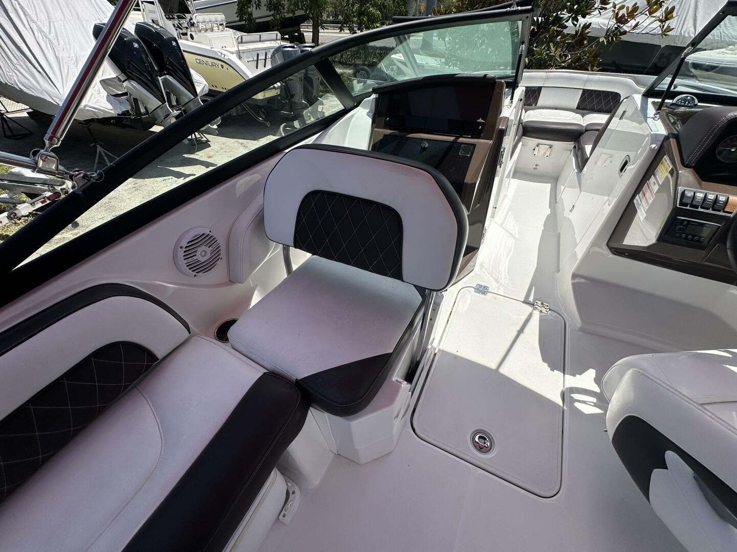 25ft Monterey Yacht For Sale