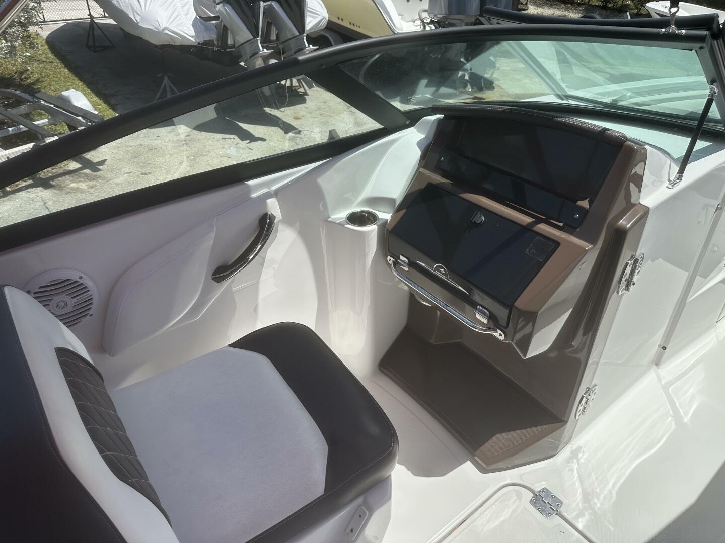 25ft Monterey Yacht For Sale