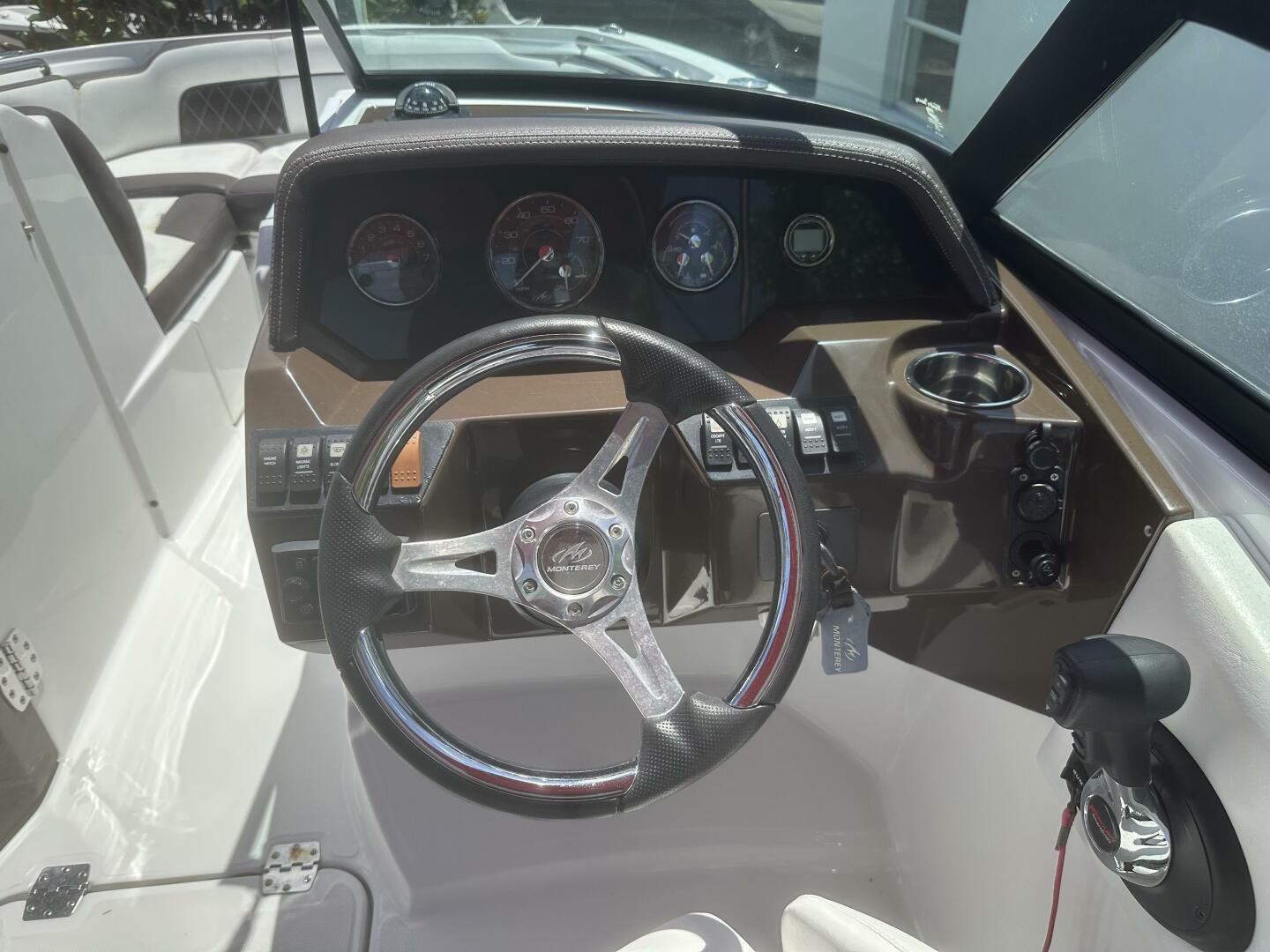 25ft Monterey Yacht For Sale