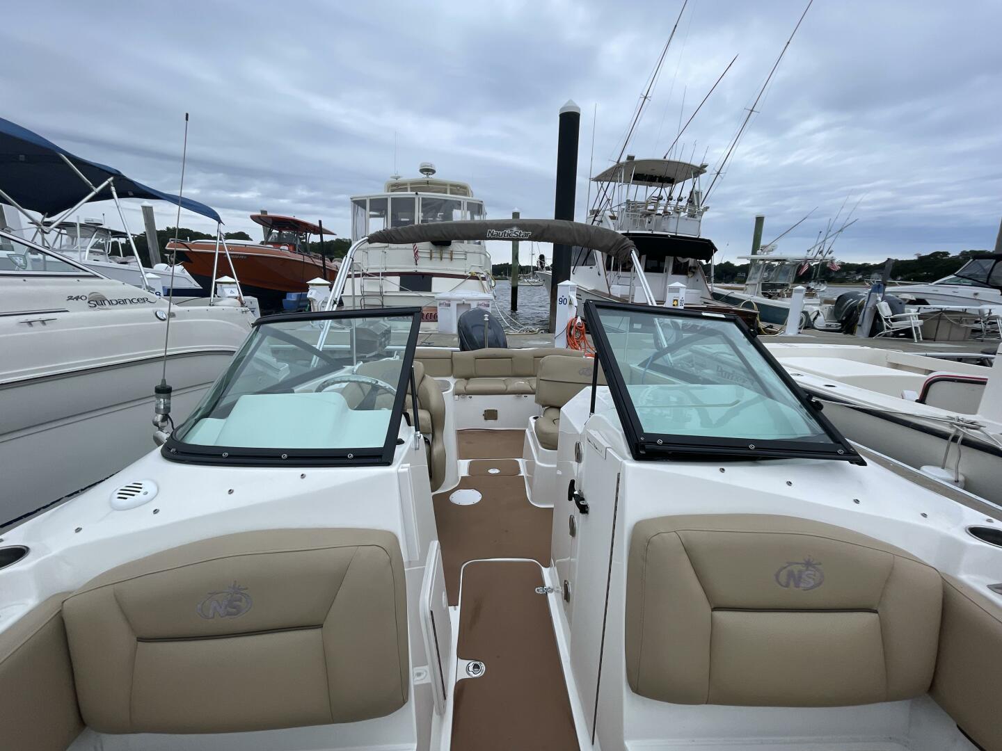 23ft NauticStar Yacht For Sale