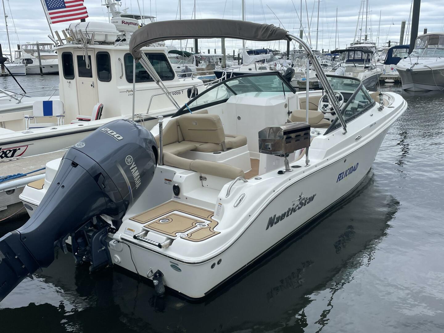 23ft NauticStar Yacht For Sale