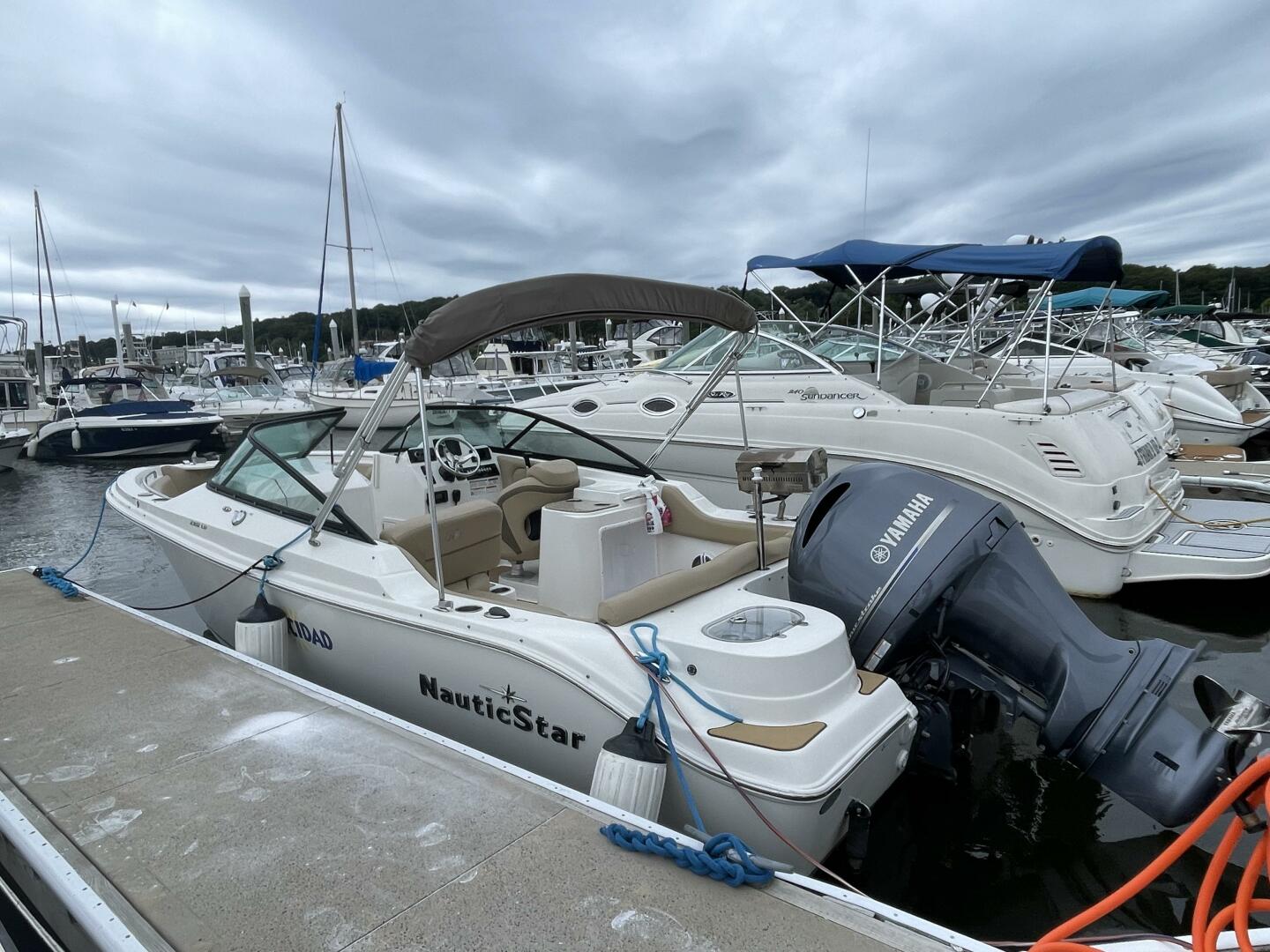 23ft NauticStar Yacht For Sale