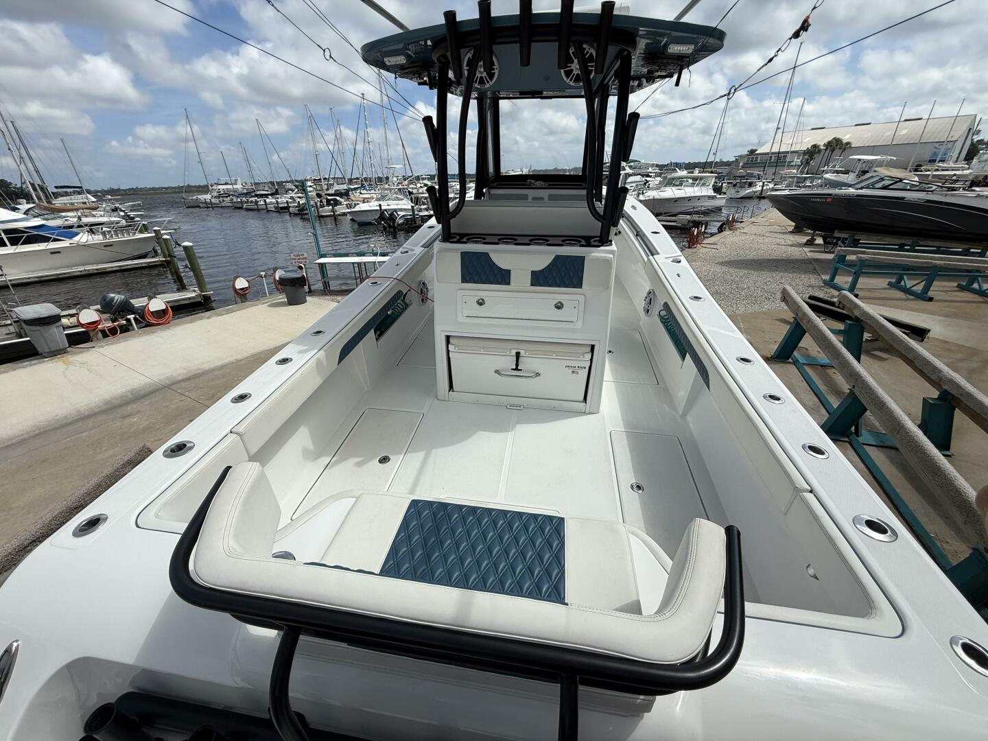 33ft Front Runner Yacht For Sale
