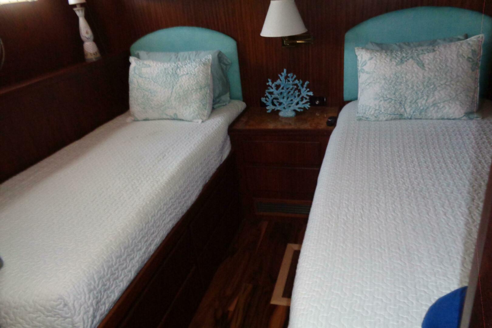 Ivory Lady 70ft Hatteras Yacht For Sale