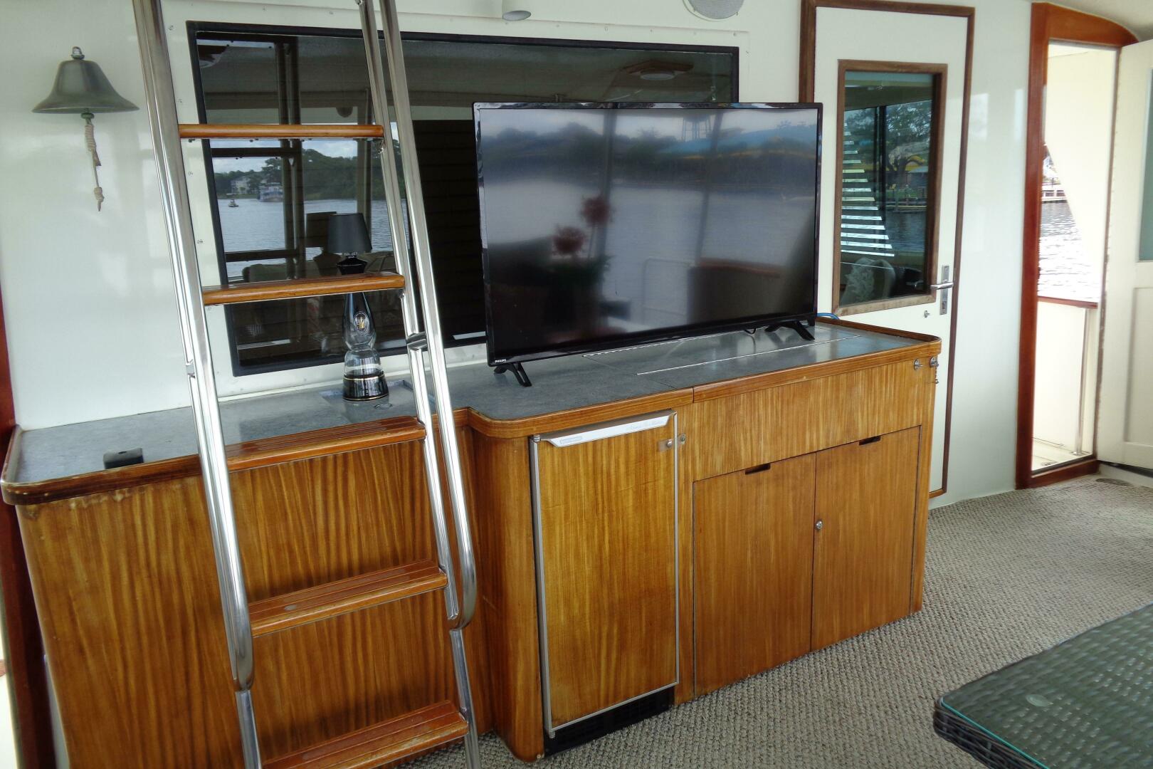 Ivory Lady 70ft Hatteras Yacht For Sale