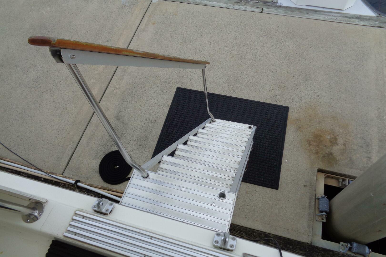 Ivory Lady 70ft Hatteras Yacht For Sale
