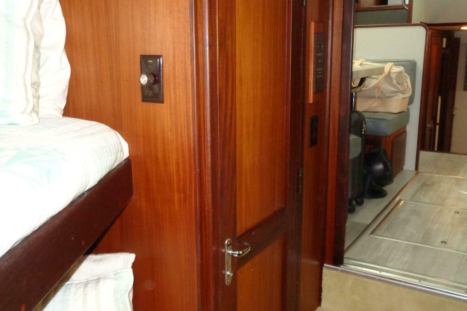 Ivory Lady 70ft Hatteras Yacht For Sale