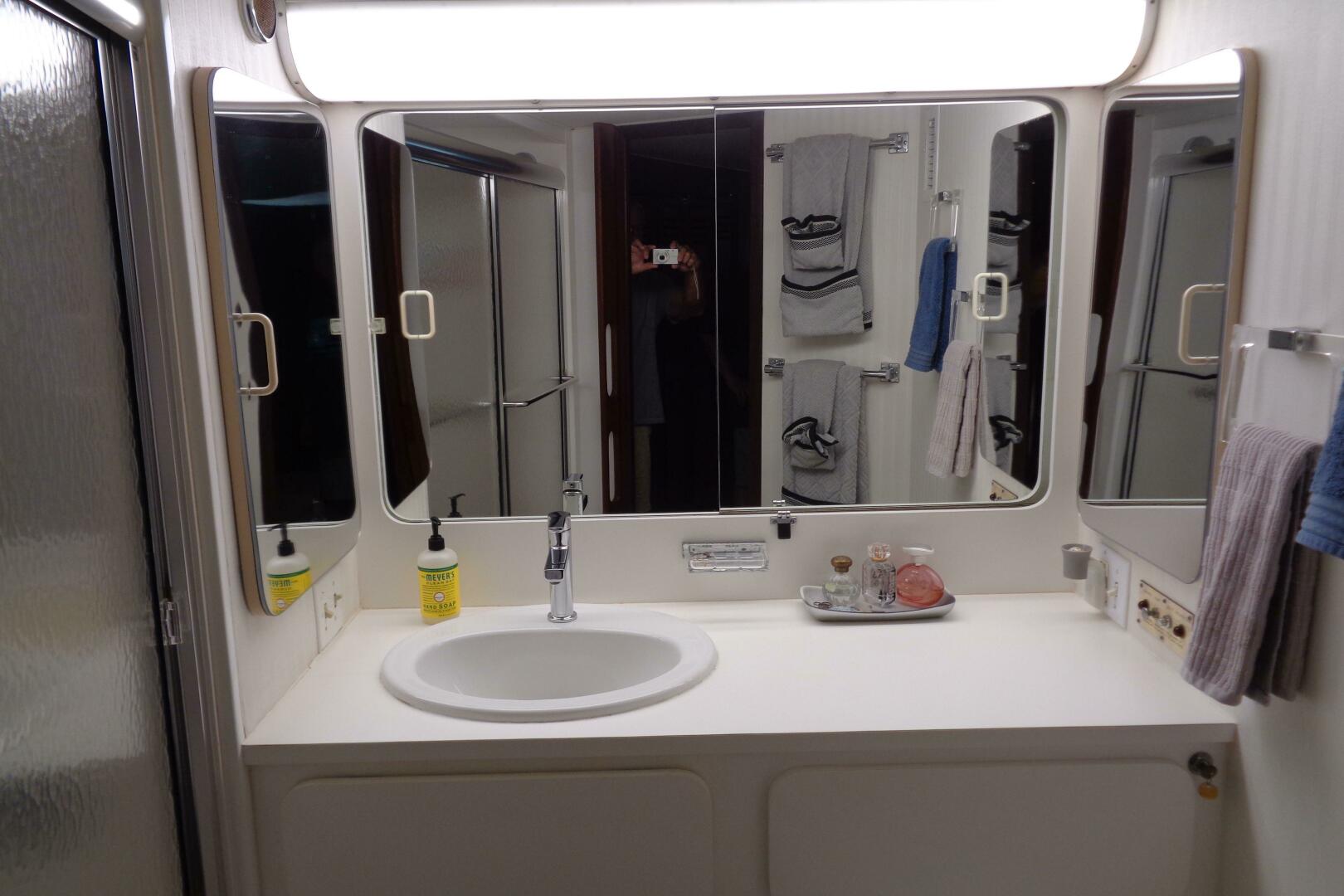 Ivory Lady 70ft Hatteras Yacht For Sale