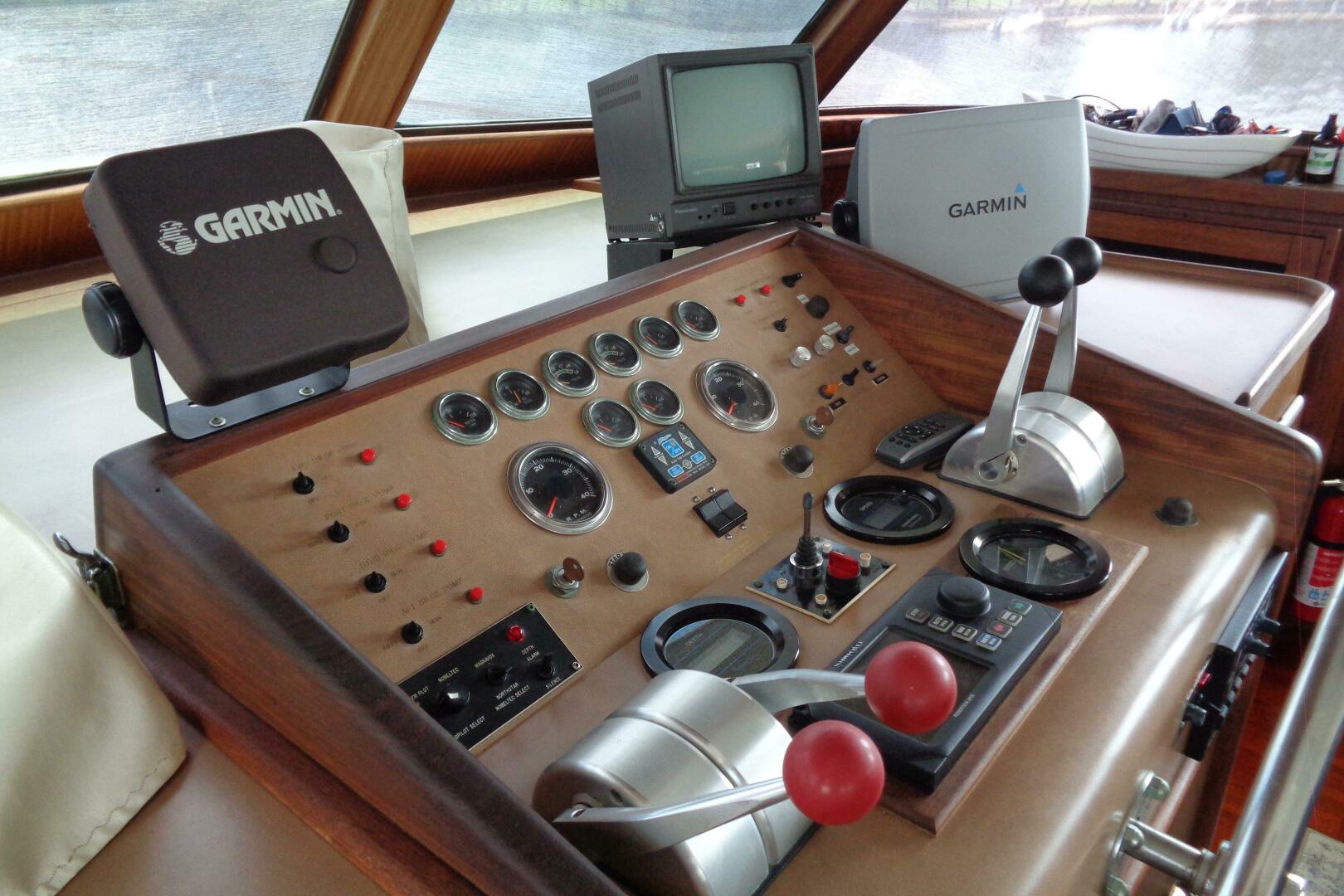 Ivory Lady 70ft Hatteras Yacht For Sale