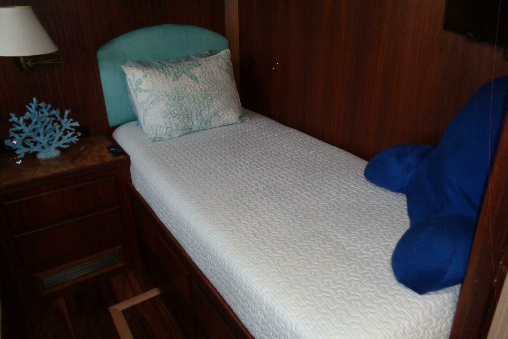 Ivory Lady 70ft Hatteras Yacht For Sale