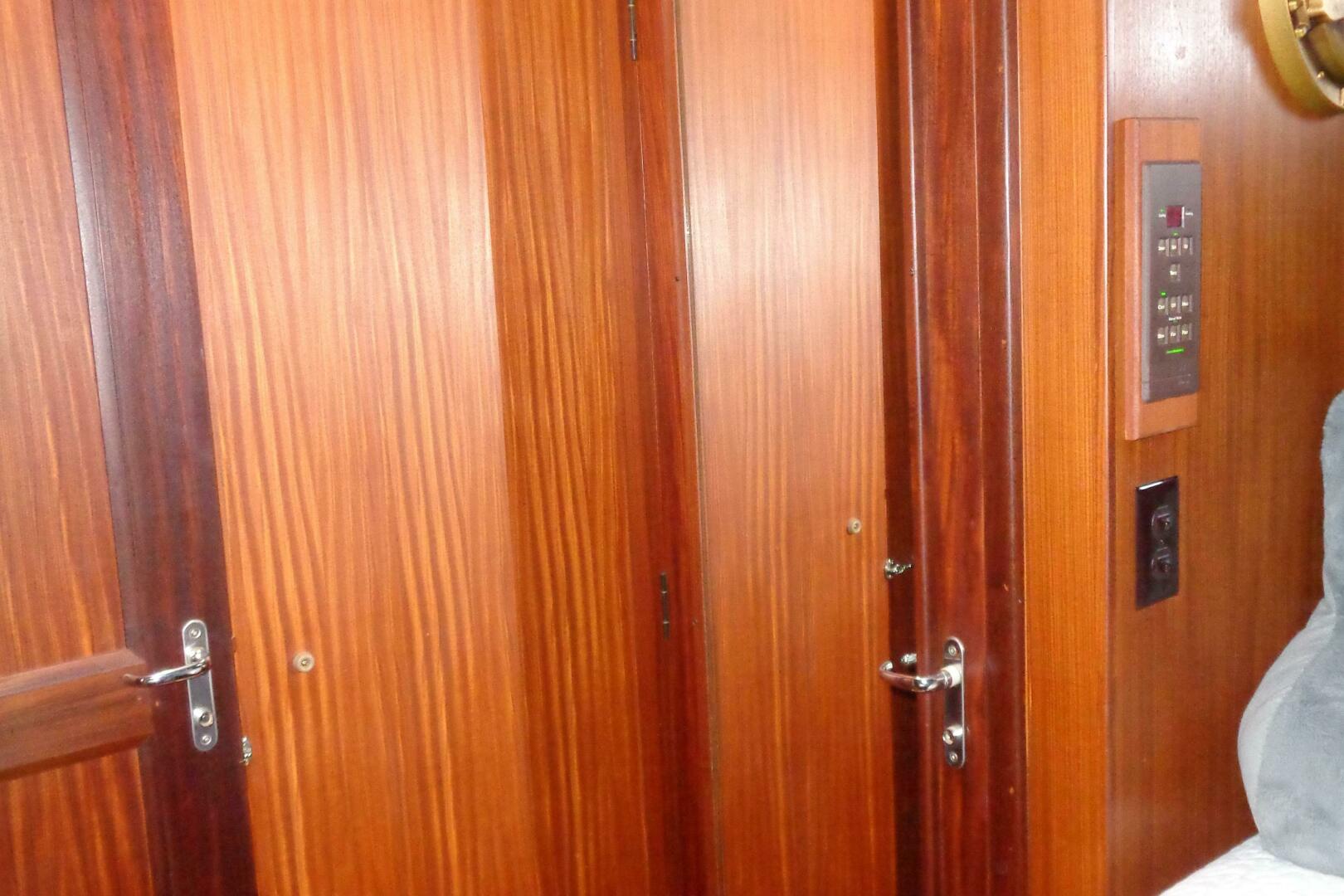 Ivory Lady 70ft Hatteras Yacht For Sale