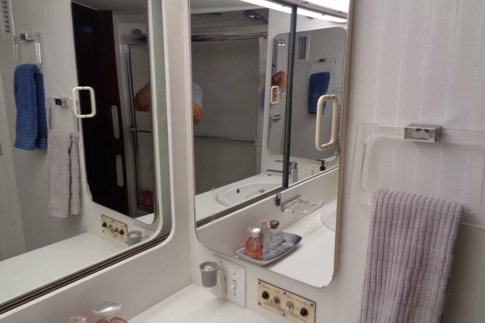 Ivory Lady 70ft Hatteras Yacht For Sale