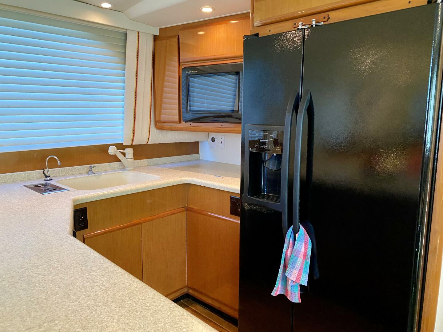 06. Galley. 04