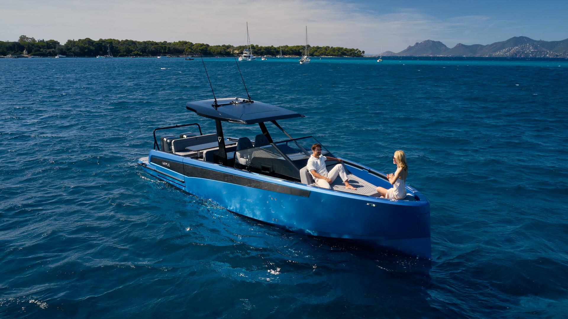 YACHTS V10 T-Top