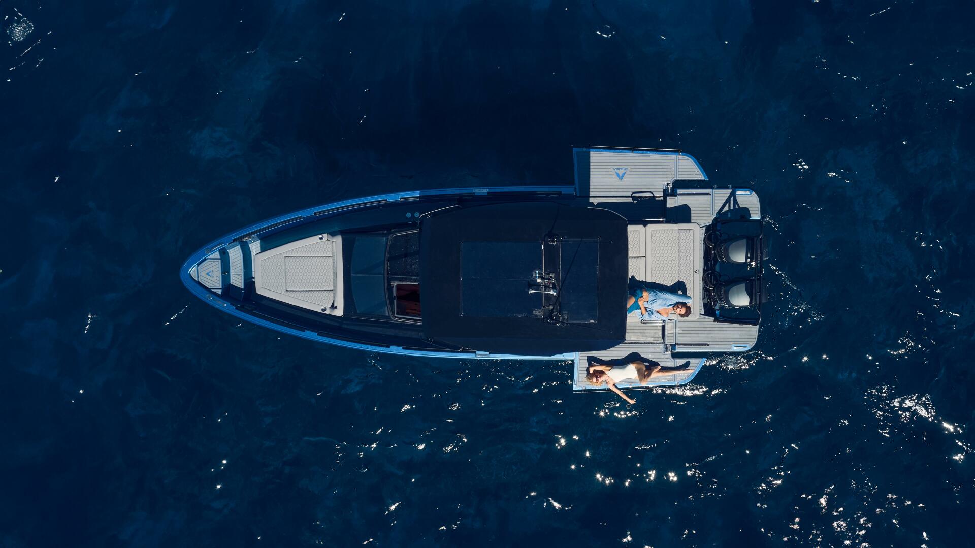 YACHTS V10 T-Top