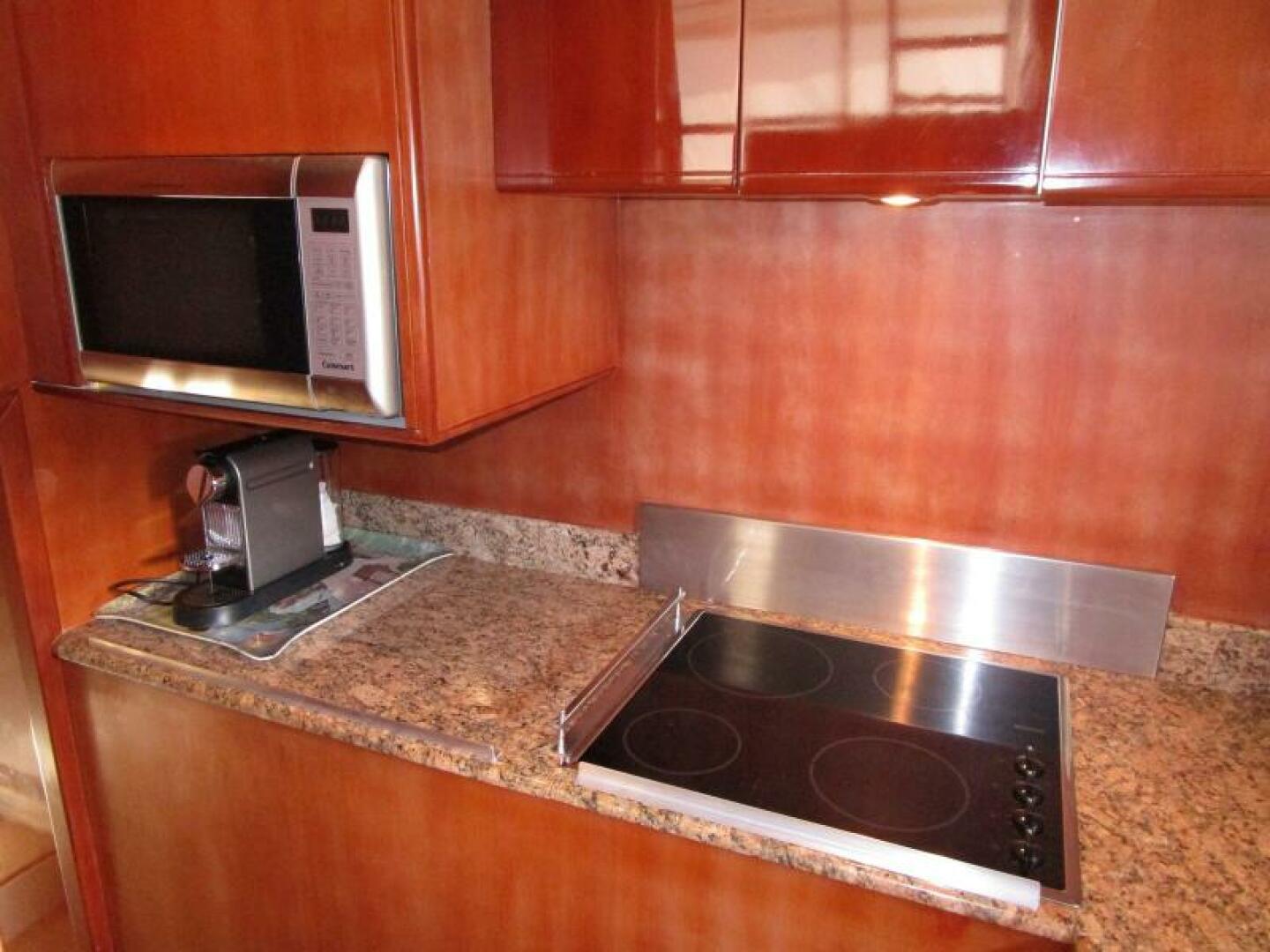 PRETTY LADY 59ft Ferretti Yachts Yacht For Sale