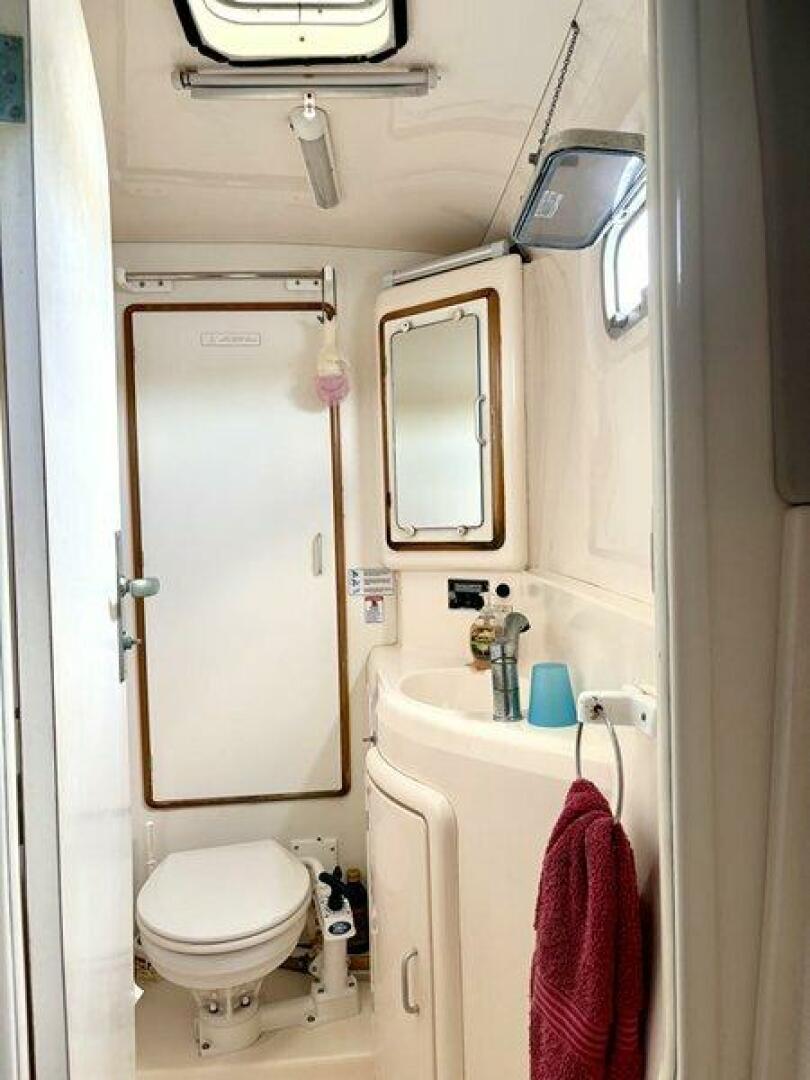 MOONLIGHT LADY 47ft Robertson  amp  Caine Yacht For Sale
