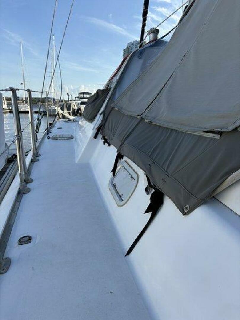 MOONLIGHT LADY 47ft Robertson  amp  Caine Yacht For Sale