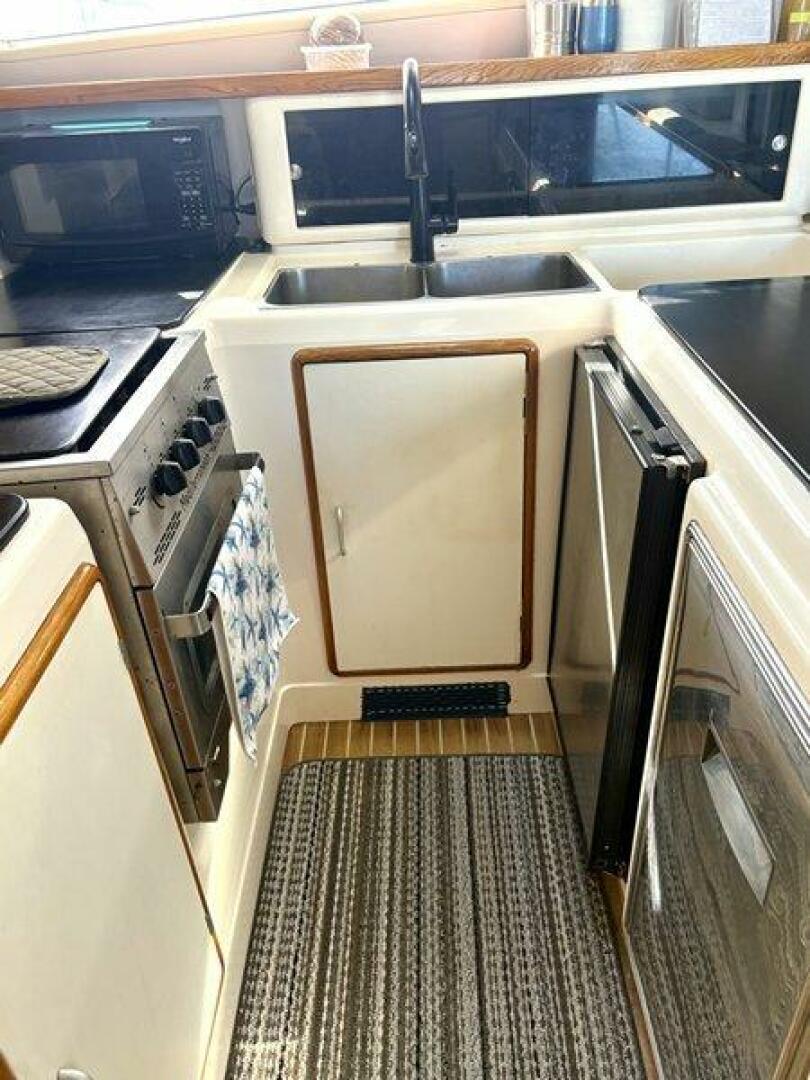 MOONLIGHT LADY 47ft Robertson  amp  Caine Yacht For Sale