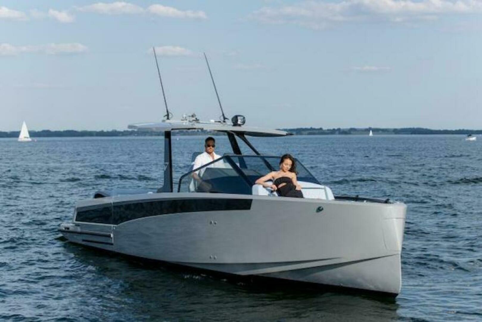VIRTUE YACHTS V10 T-Tops