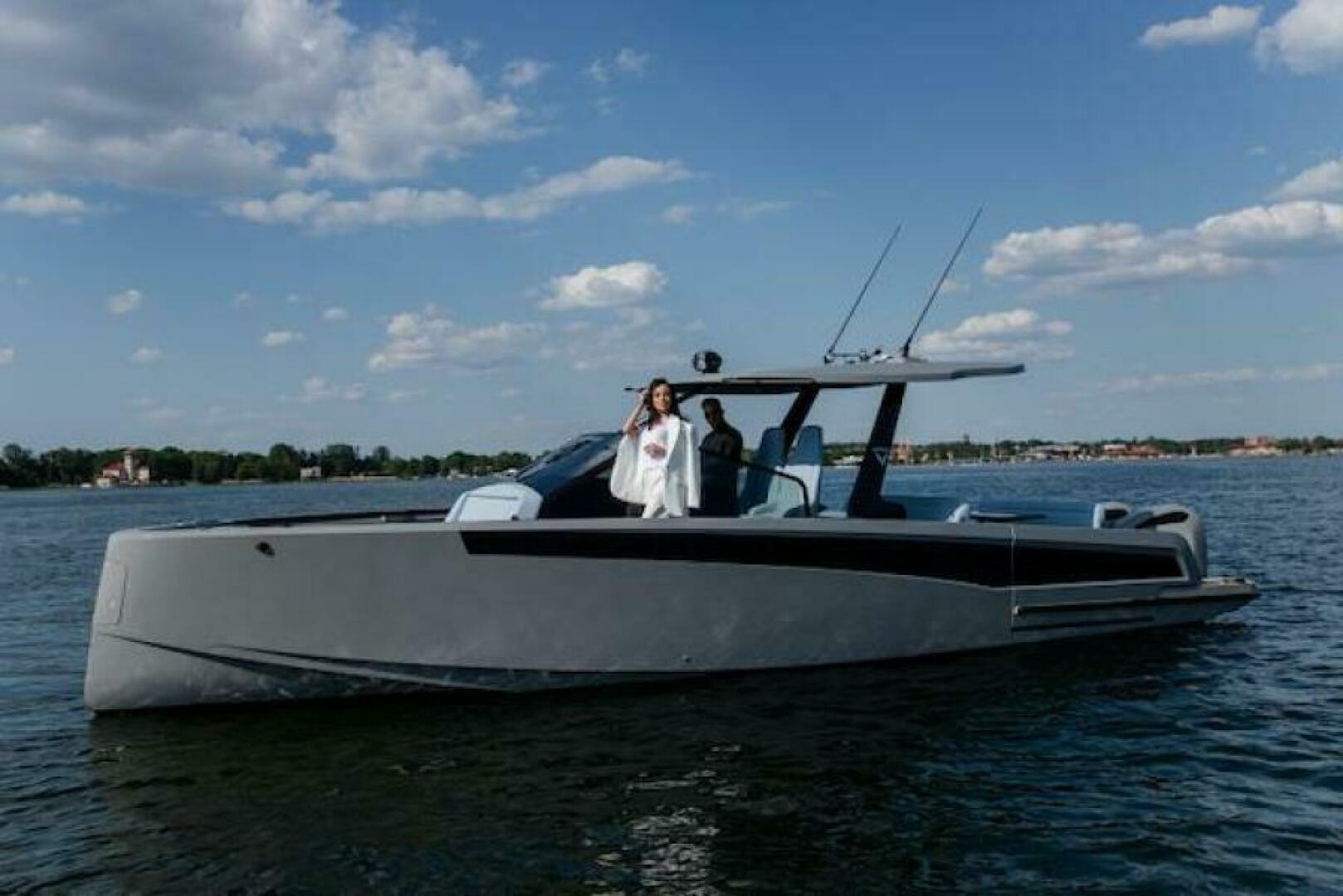 VIRTUE YACHTS V10 T-Tops