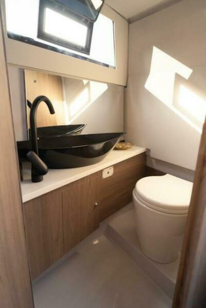 VIRTUE YACHTS V10 T-Tops