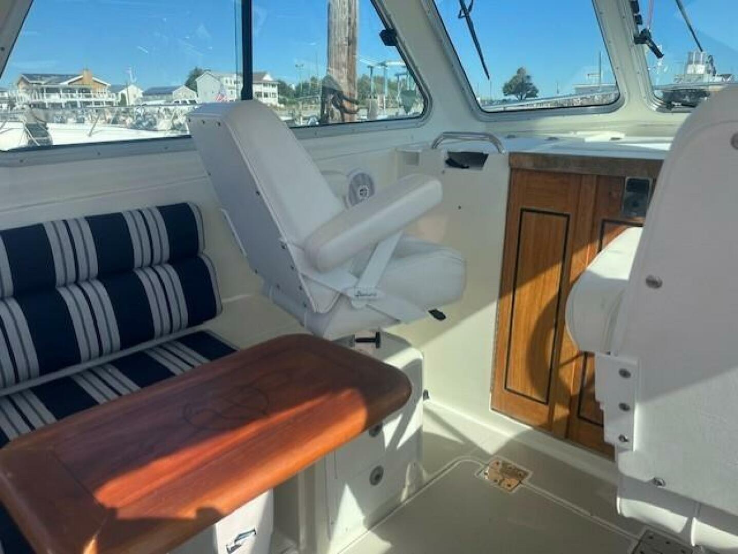 29ft Back Cove Yacht For Sale