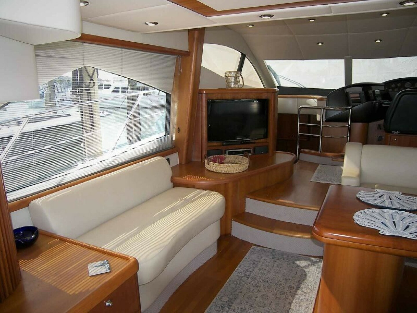 Salon To Port From Aft