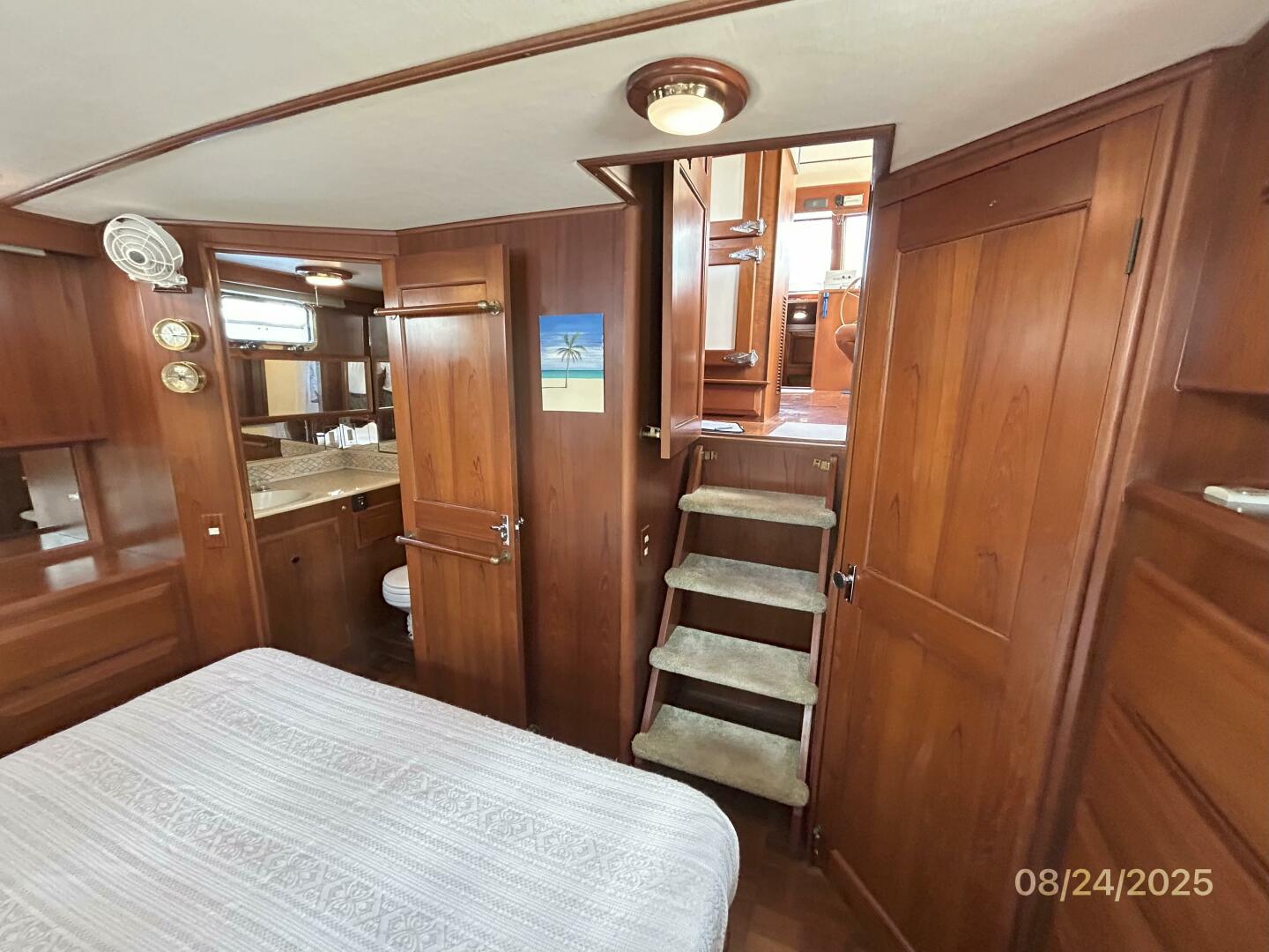 48' DeFever master stateroom forward2