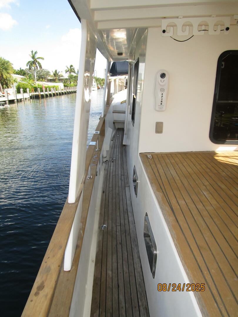 48' DeFever port side deck2