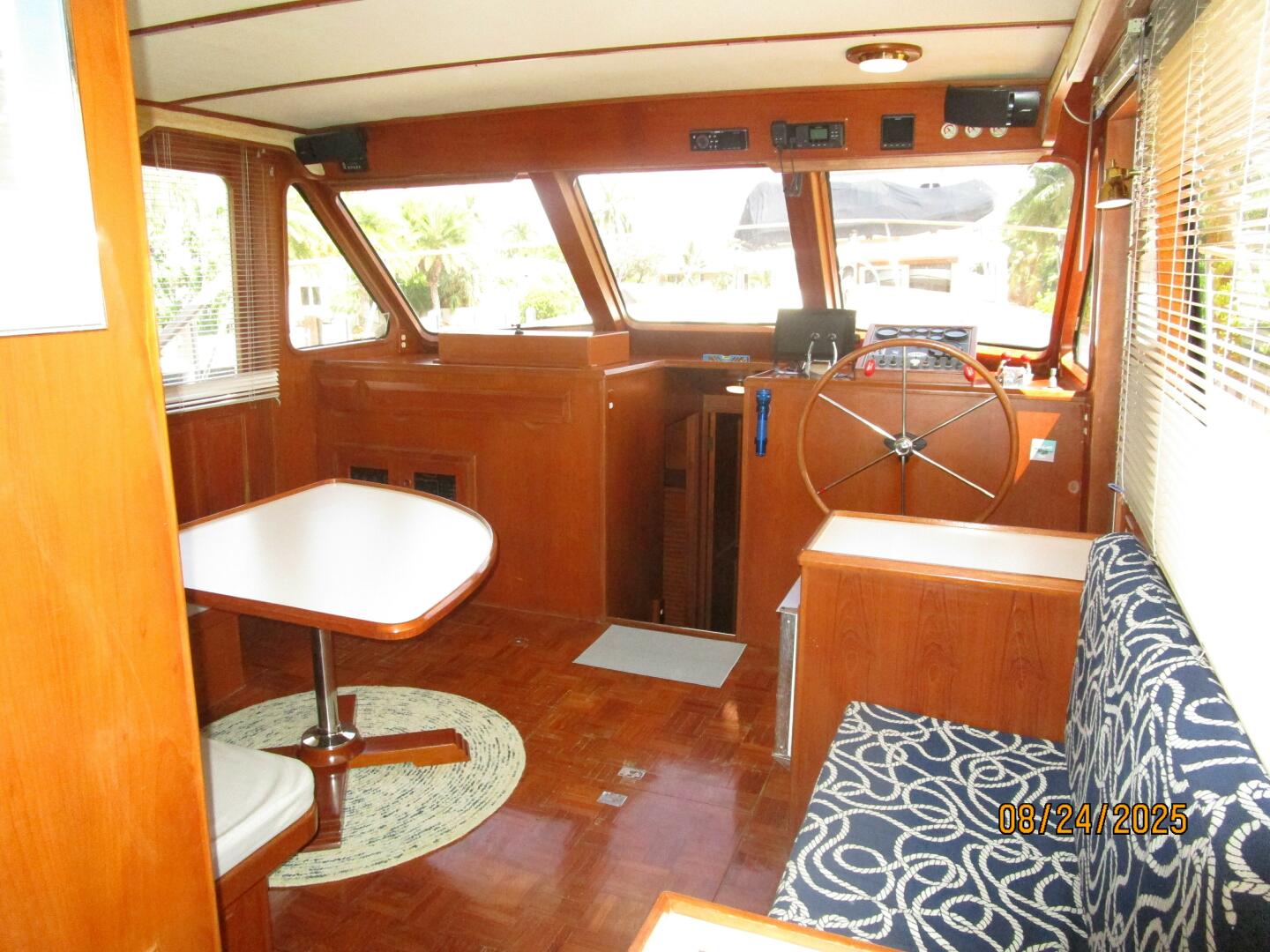 48' DeFever salon forward