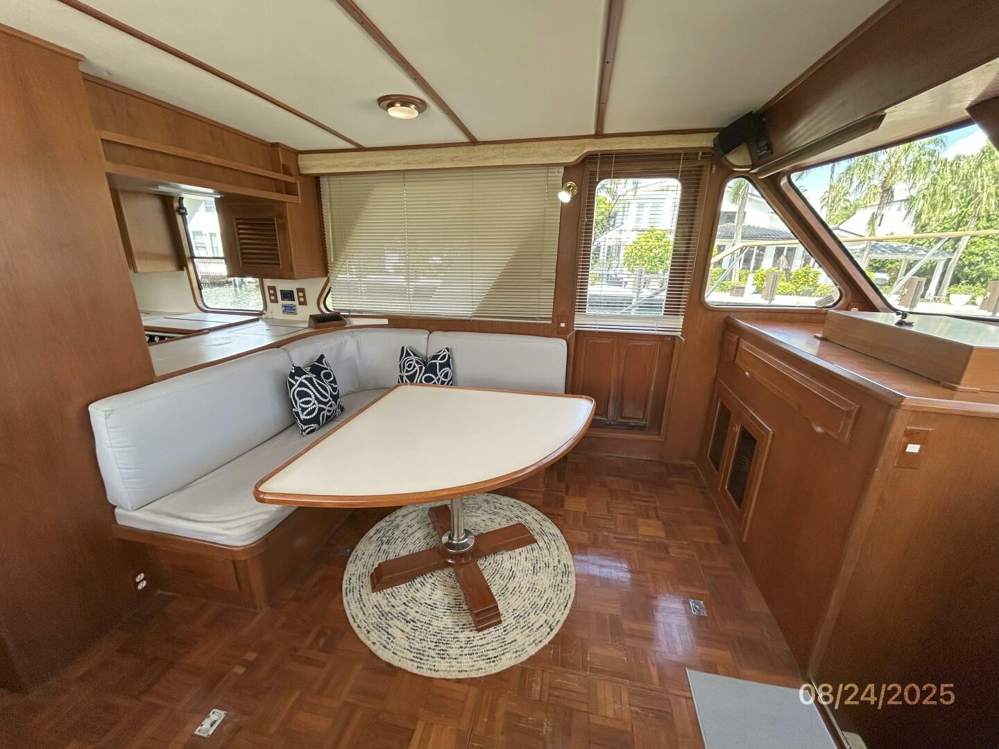 48' DeFever salon port