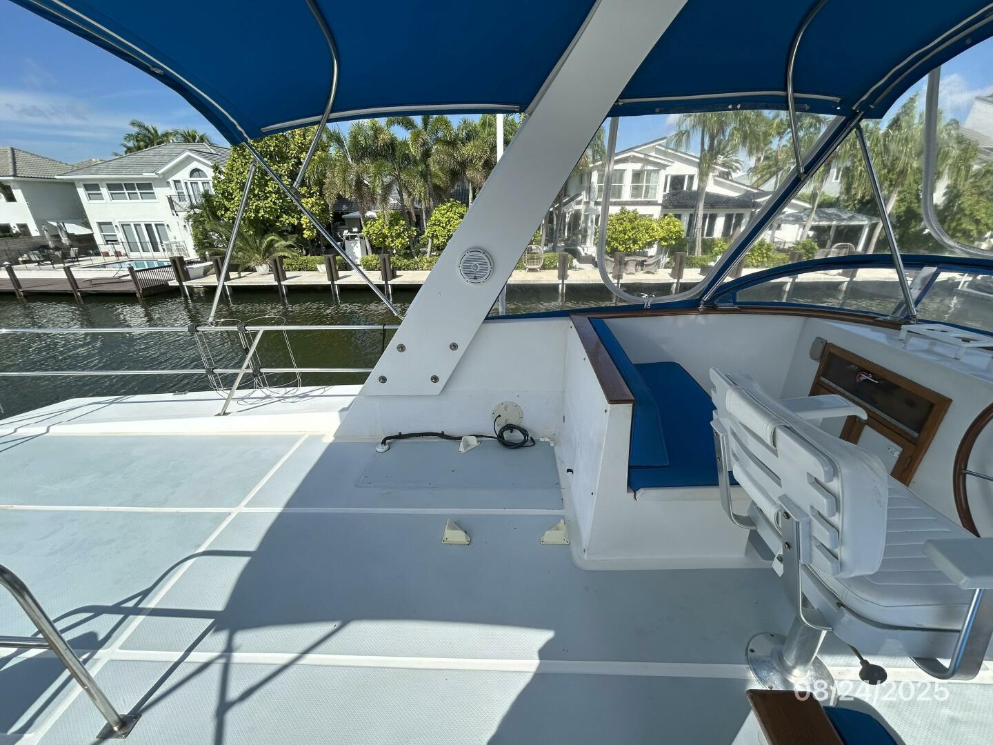 48' DeFever flybridge port