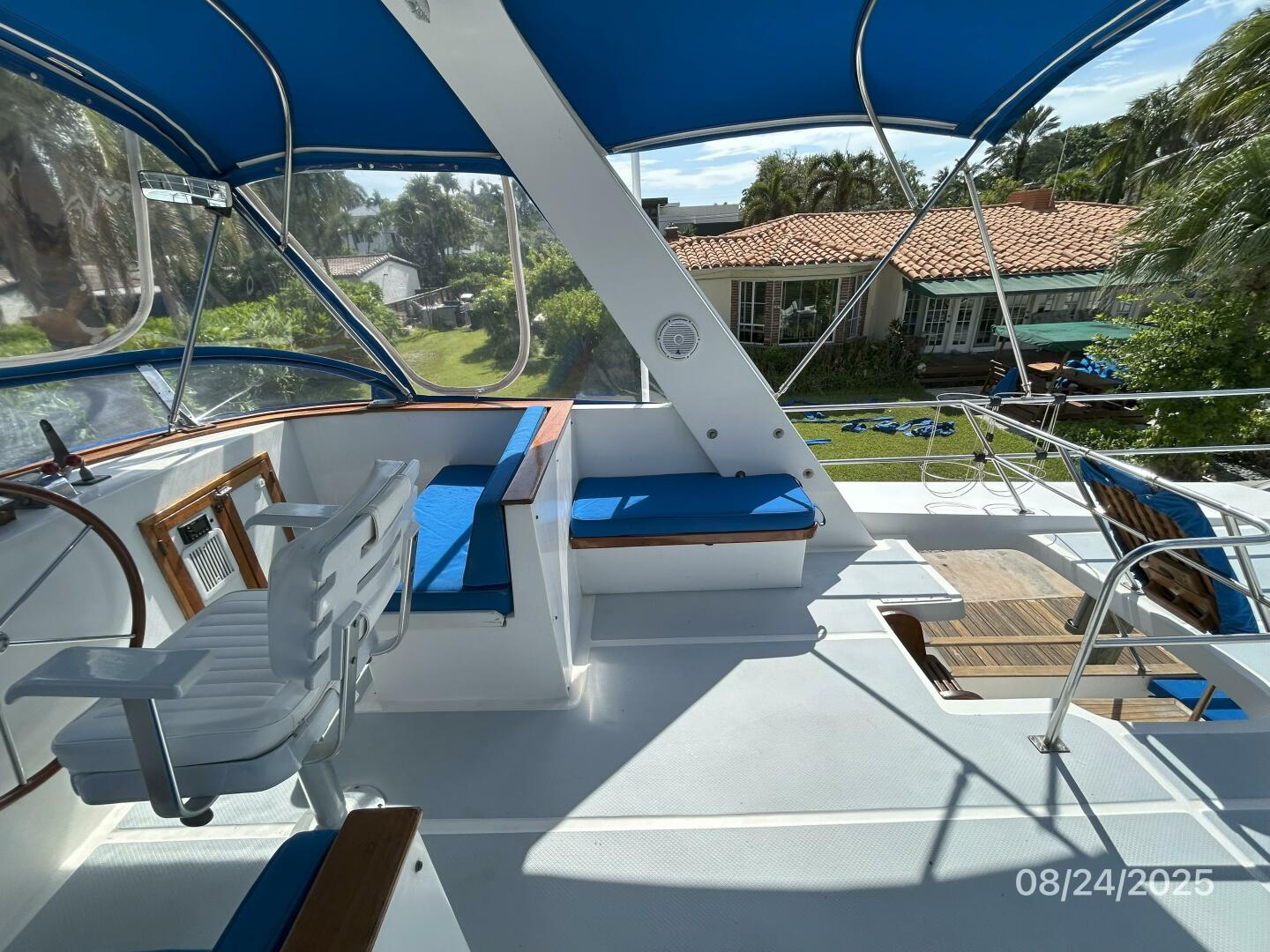 48' DeFever flybridge starboard