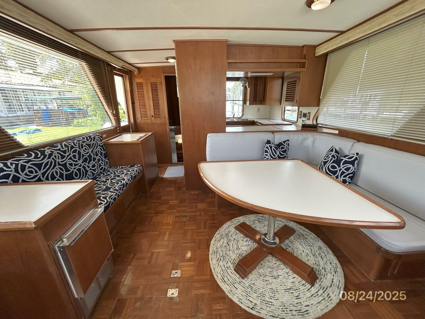48' DeFever salon aft