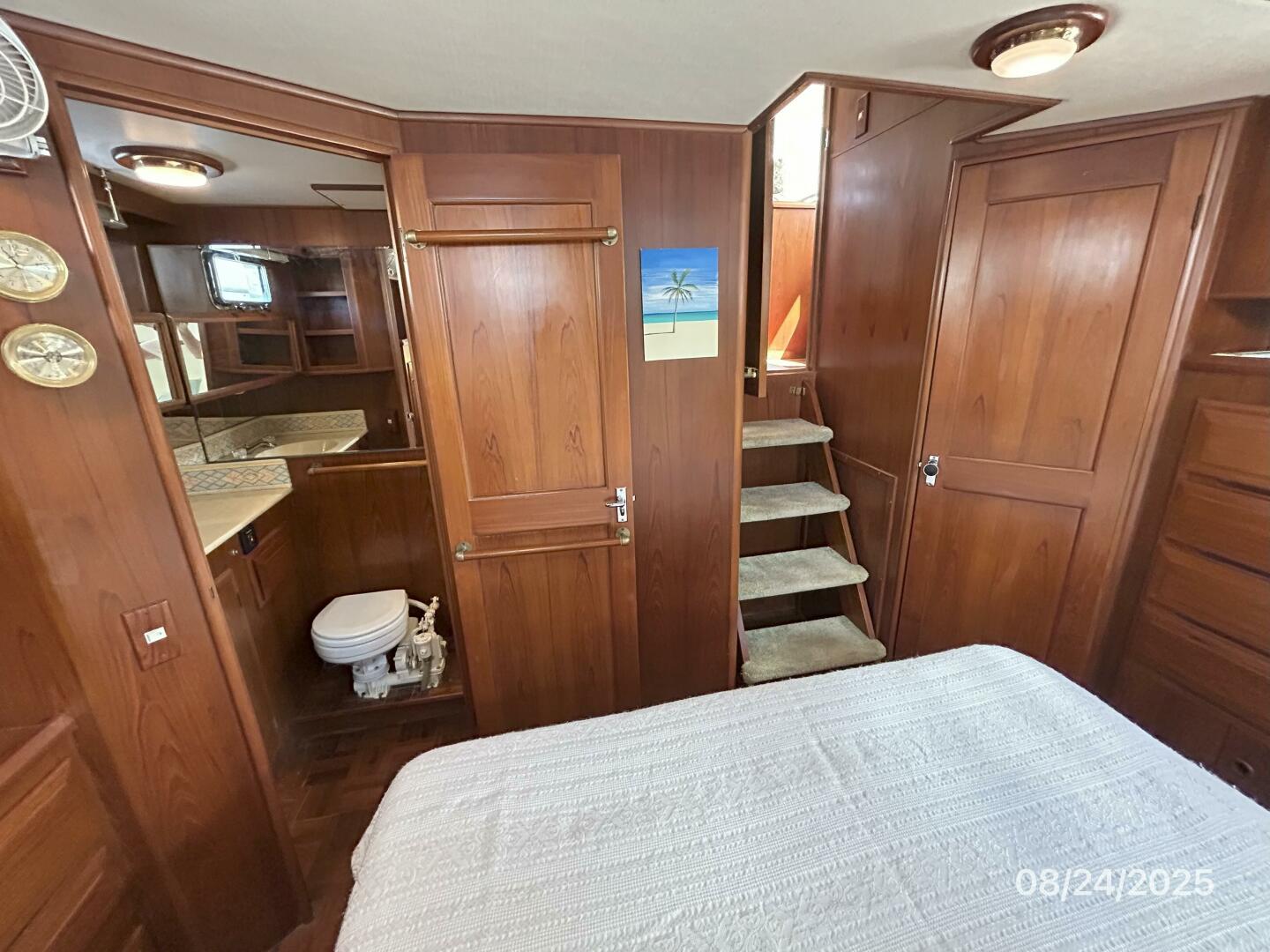 48' DeFever master stateroom forward1