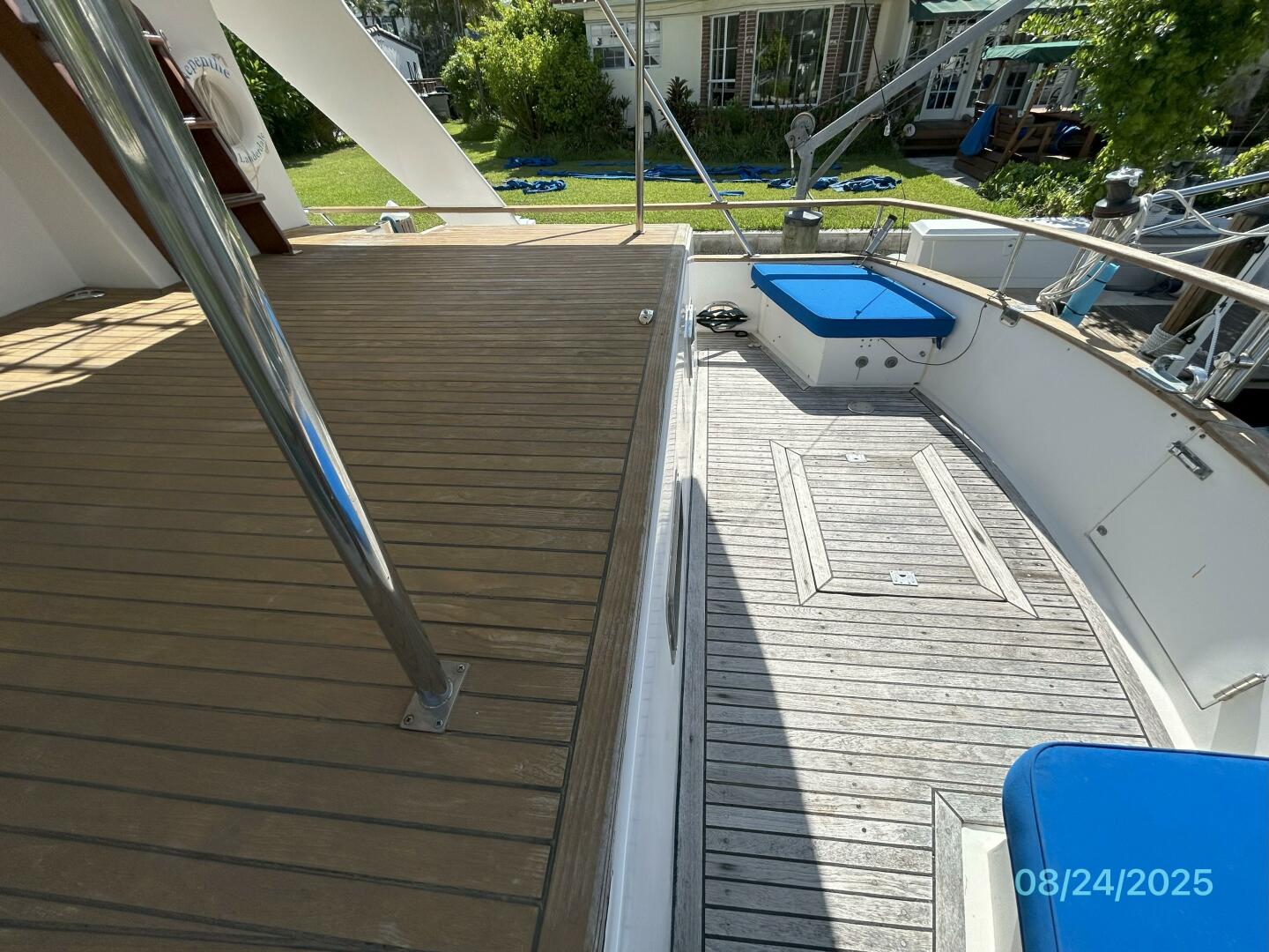 48' DeFever aftdeck starboard