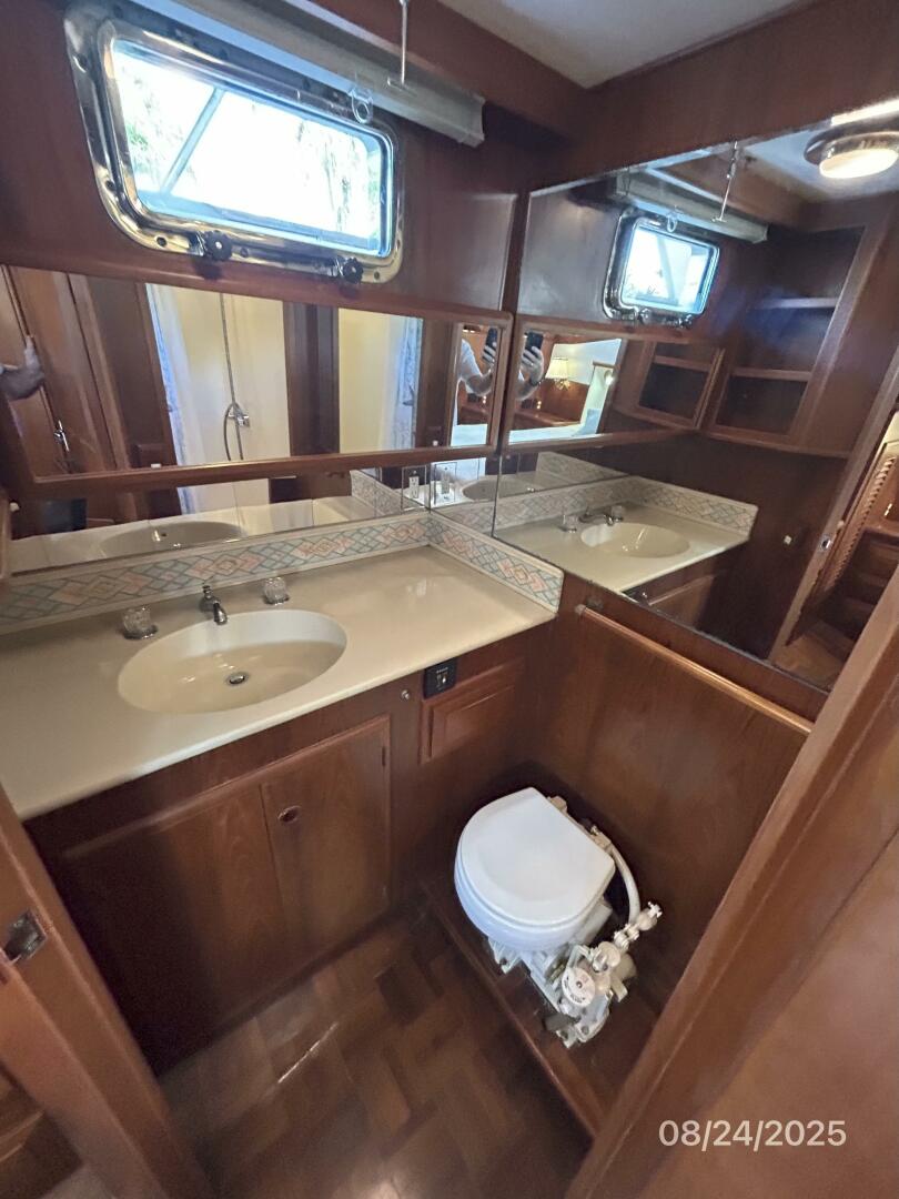 48' DeFever master stateroom head