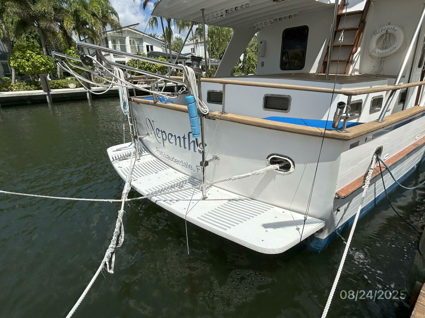 48' DeFever swimplatform