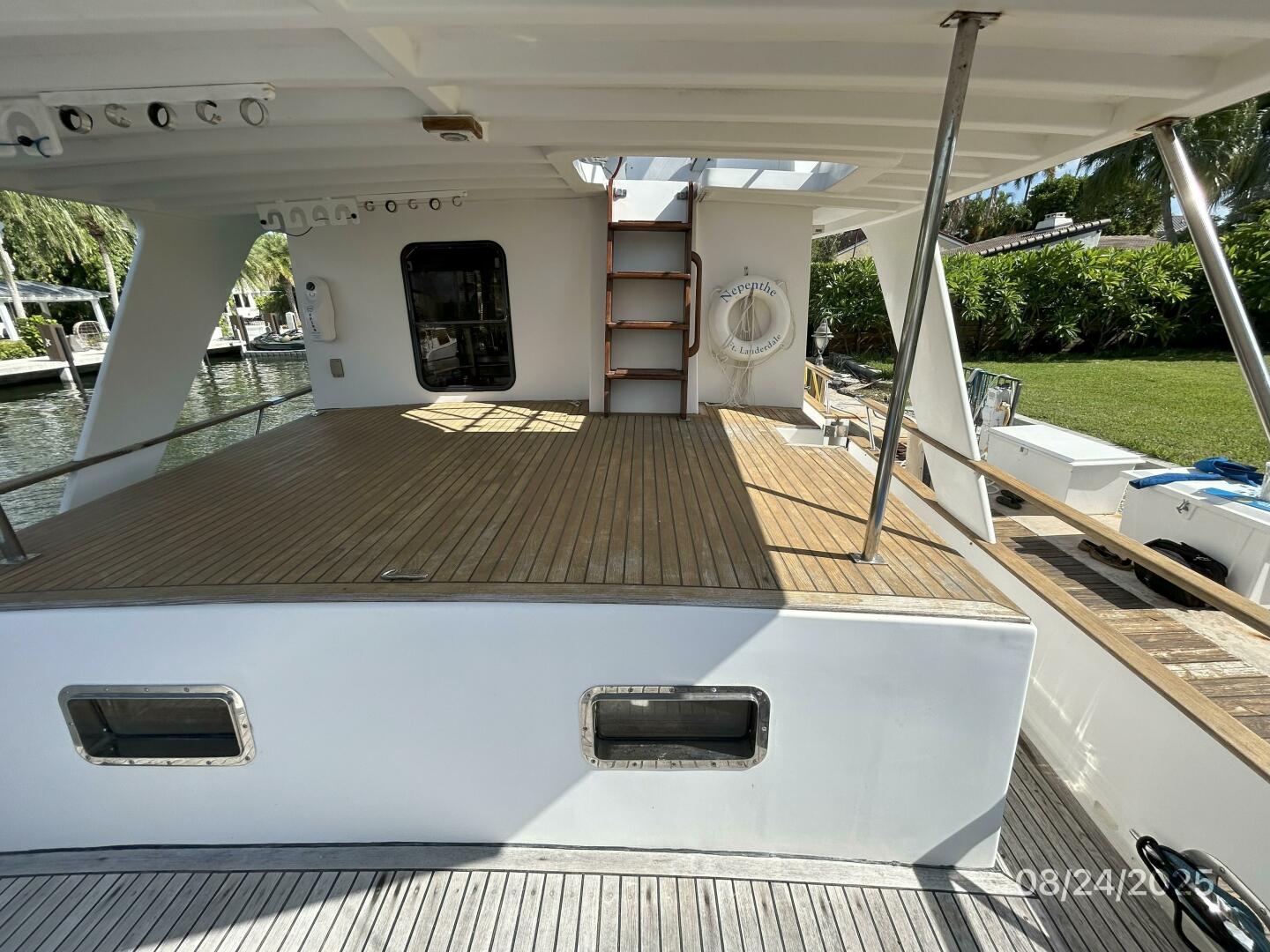 48' DeFever trunk cabin forward