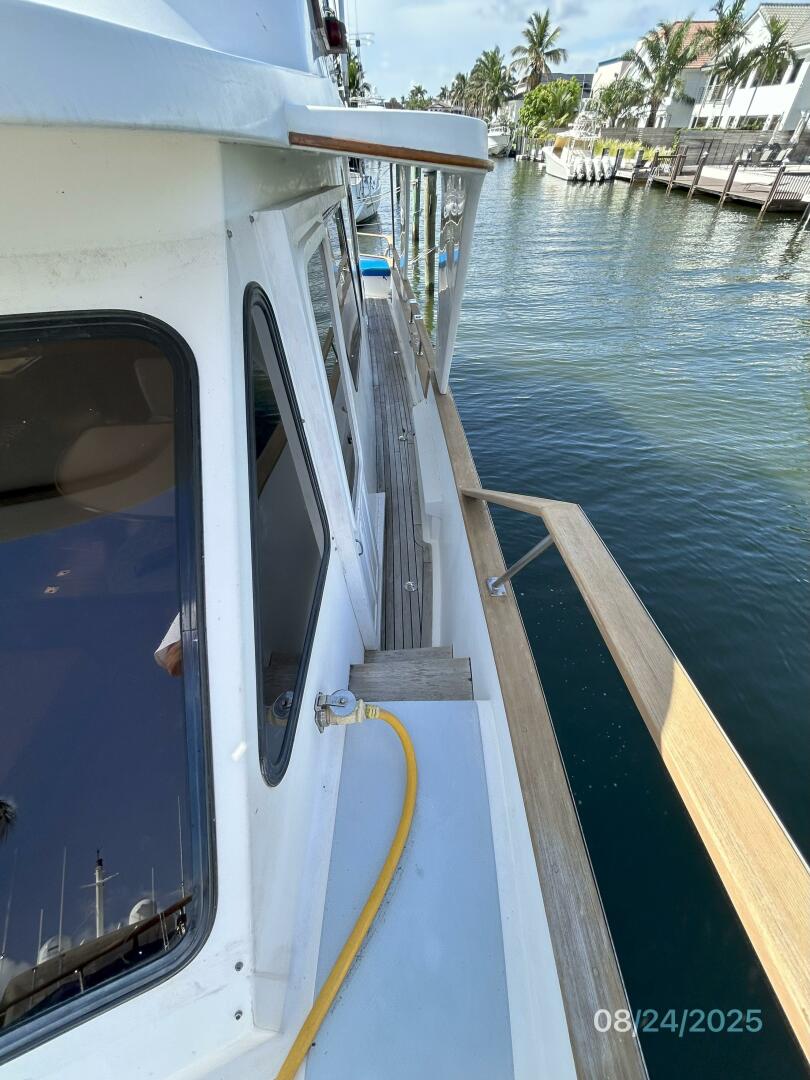48' DeFever port side deck1