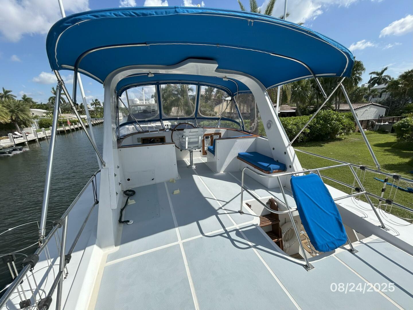 48' DeFever flybridge forward