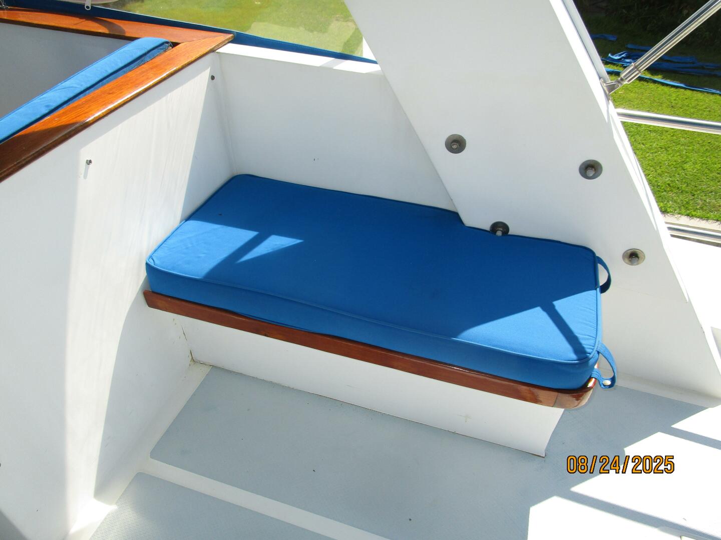 48' DeFever flybridge starboard aft seating