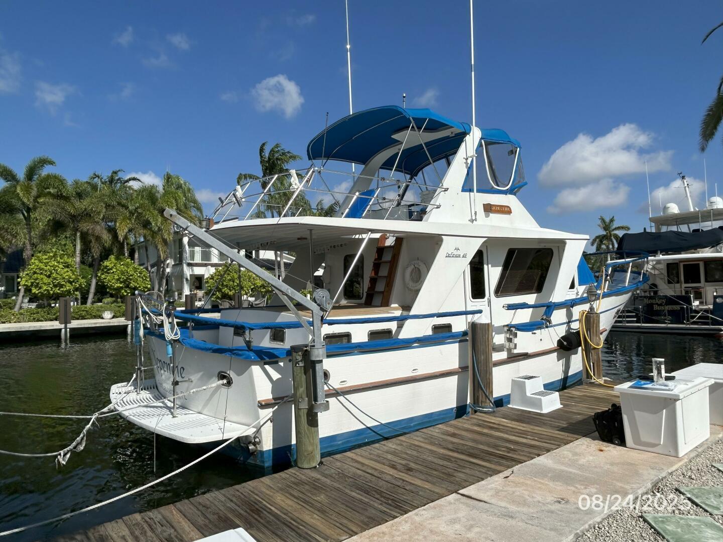 48' DeFever starboard aft profile