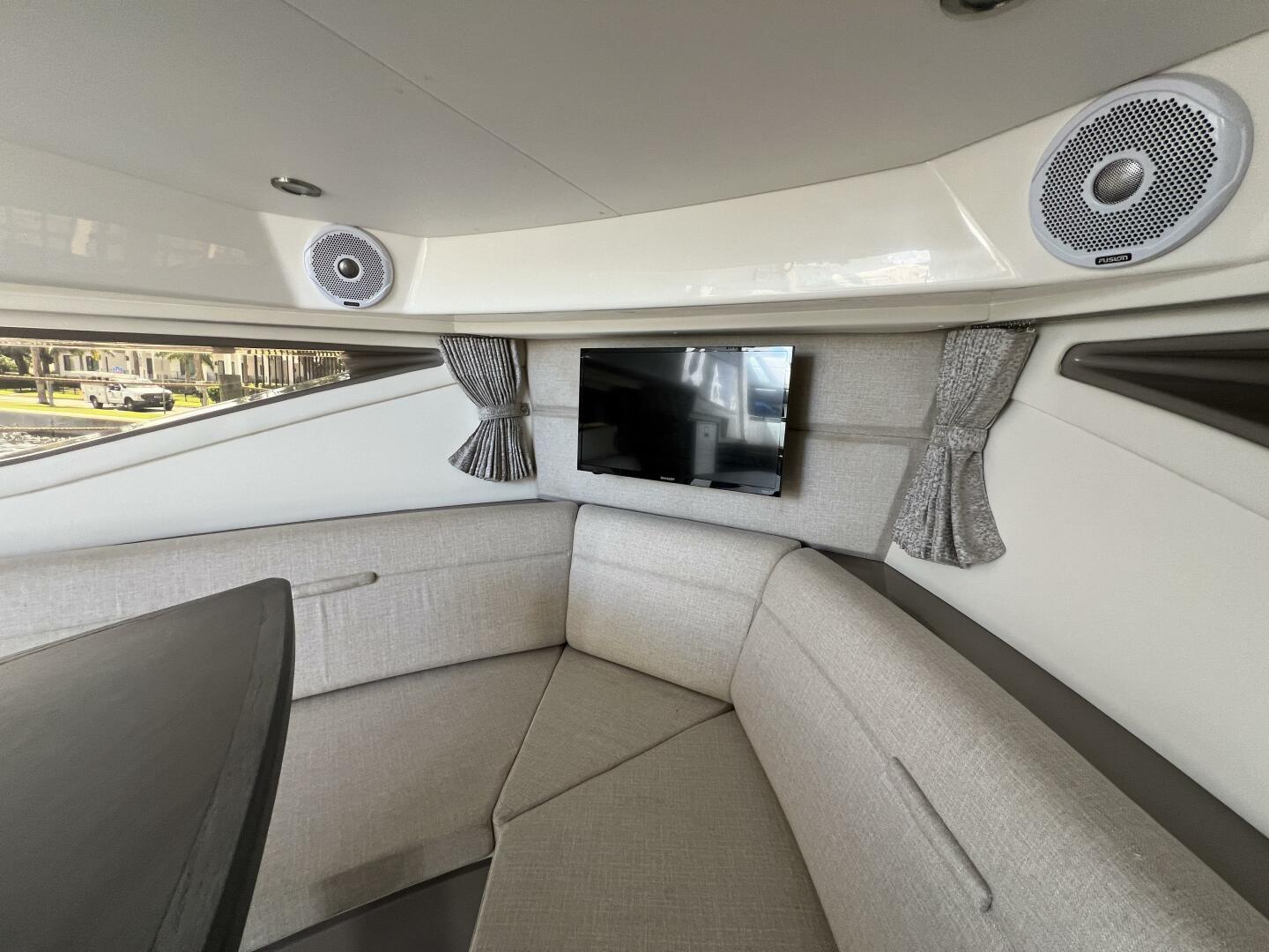 32ft Sea Ray Yacht For Sale